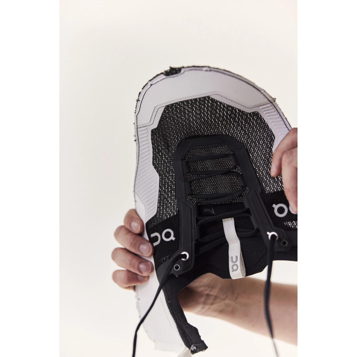 On Running On Cloudultra 2 PO Women Trailrunning Shoe - Black & White 9 On Running On Cloudultra 2 PO Women Trailrunning Shoe - Black & White - Image 7