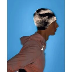 On Running On Lumos Beanie - Black -On Running Store on lumos beanie black 3 1554989