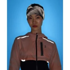 On Running On Lumos Beanie - Black -On Running Store on lumos beanie black 4 1554990