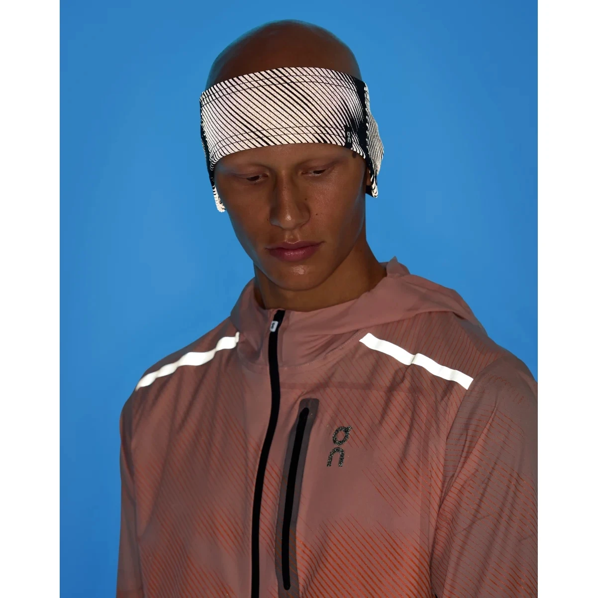 On Running On Lumos Headband - Black 6 On Running On Lumos Headband - Black - Image 4