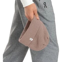 On Running On Merino Beanie - Woodrose -On Running Store on merino beanie woodrose 6 1555639