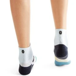 On Running On Performance Mid Sock Women - Hall & Wash -On Running Store on performance mid sock women hall wash 13 1531757