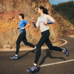 On Running On Zero Jacket Women - Undyed-White & Cobalt -On Running Store on performance t running shirt cobalt black 9 1427163