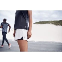 On Running Shorts Women - Glacier & Black -On Running Store on running shorts women glacier black 9 949141
