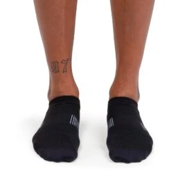 On Running On Ultralight Low Sock Women - Black & White -On Running Store on running ultralight low sock women black white 2 1264018
