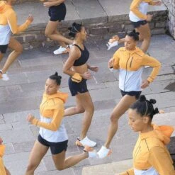 On Running On 5 Inch Running Shorts Women - Black -On Running Store on running weather jacket women mango hail 2 1278889