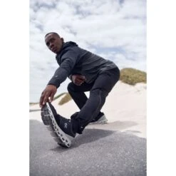 On Running On Track Pants - Dark & Black -On Running Store on track pants dark black 3 950225