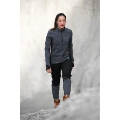 On Running On Trail Breaker Women Long Sleeve Running Shirt - Dark & Black -On Running Store on trail breaker women long sleeve running shirt dark black 8 949088