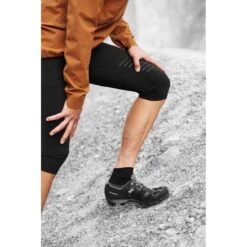 On Running On Trail Tights - Black -On Running Store on waterproof anorak pecan 4 950037