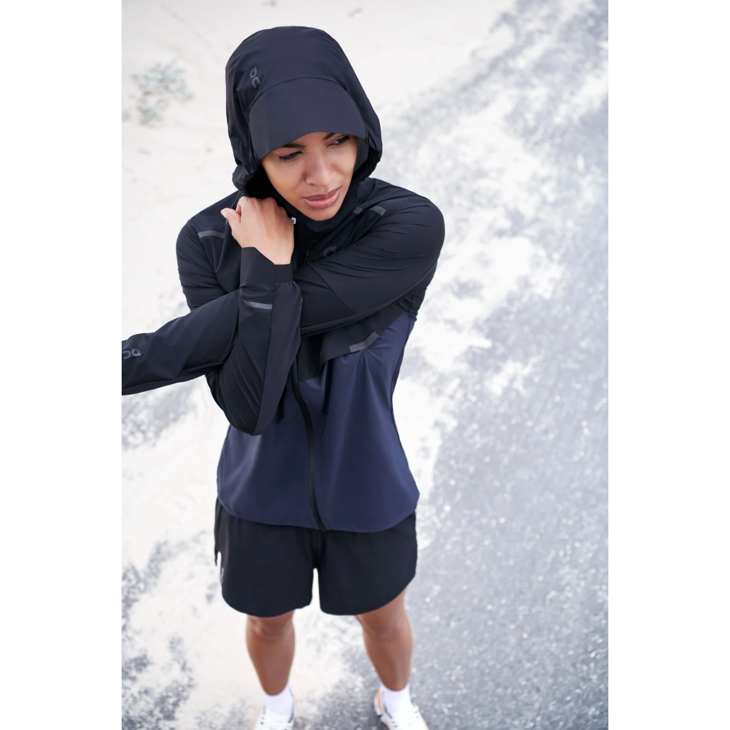 On Running On Weather Jacket Women - Black & Navy 14 On Running On Weather Jacket Women - Black & Navy - Image 12