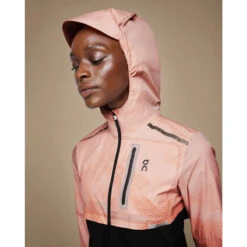 On Running On Weather Jacket Lumos Women - Woodrose & Black -On Running Store on weather lumos laufjacke damen woodrose 4 1558289