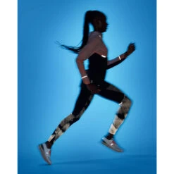 On Running On Weather Jacket Lumos Women - Woodrose & Black -On Running Store on weather lumos laufjacke damen woodrose 9 1558286