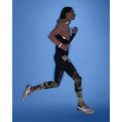 On Running On Weather Jacket Lumos - Woodrose & Black -On Running Store on weather lumos laufjacke woodrose 5 1558294